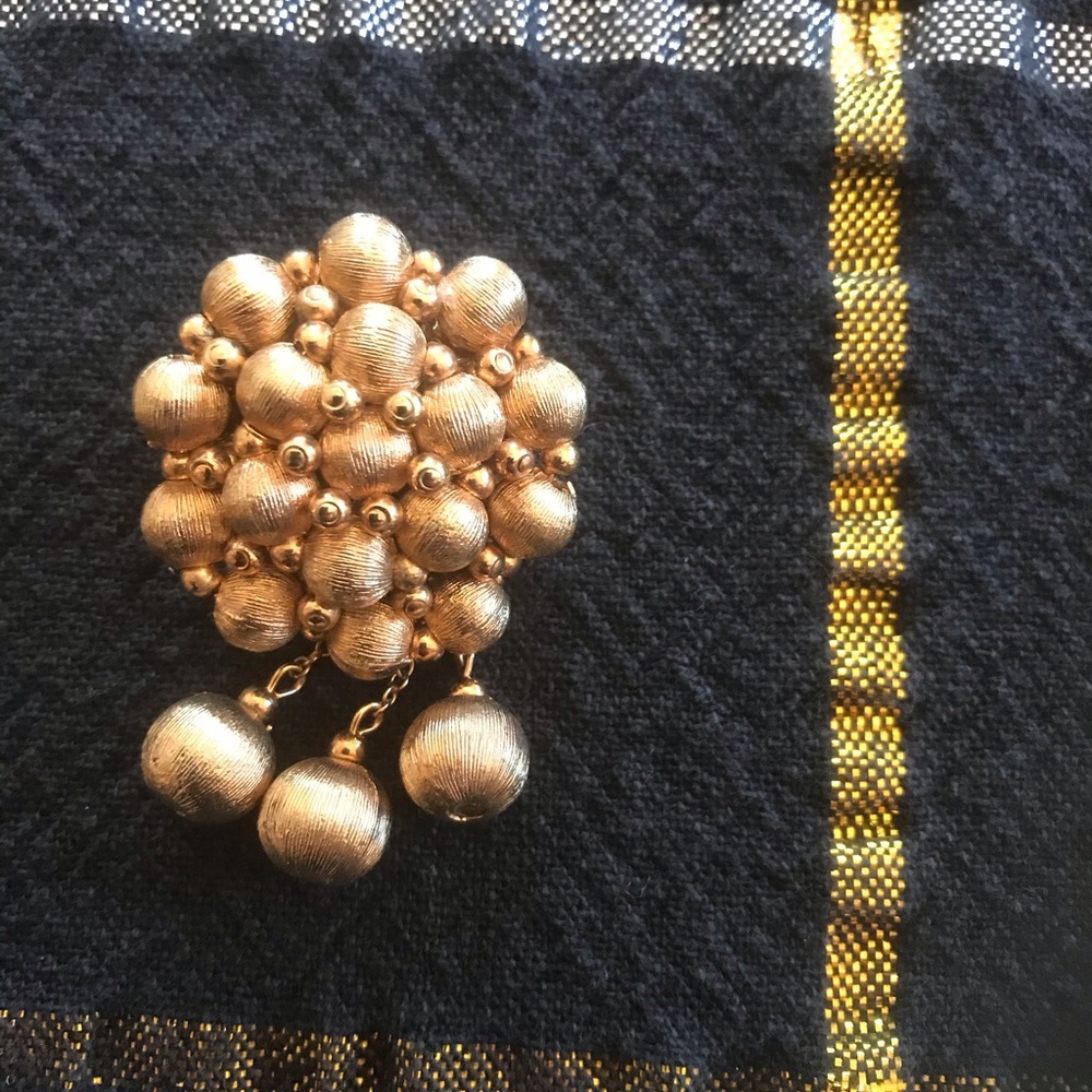 🌸🌼🌺3/$15 Vintage Goldtone Pin